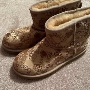 UGG Women’s Patterned Gold/Tan Short Boots